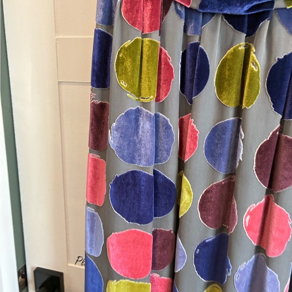 Boden silk v neck dress with velvet differing colored circle design - Picture 2 of 3